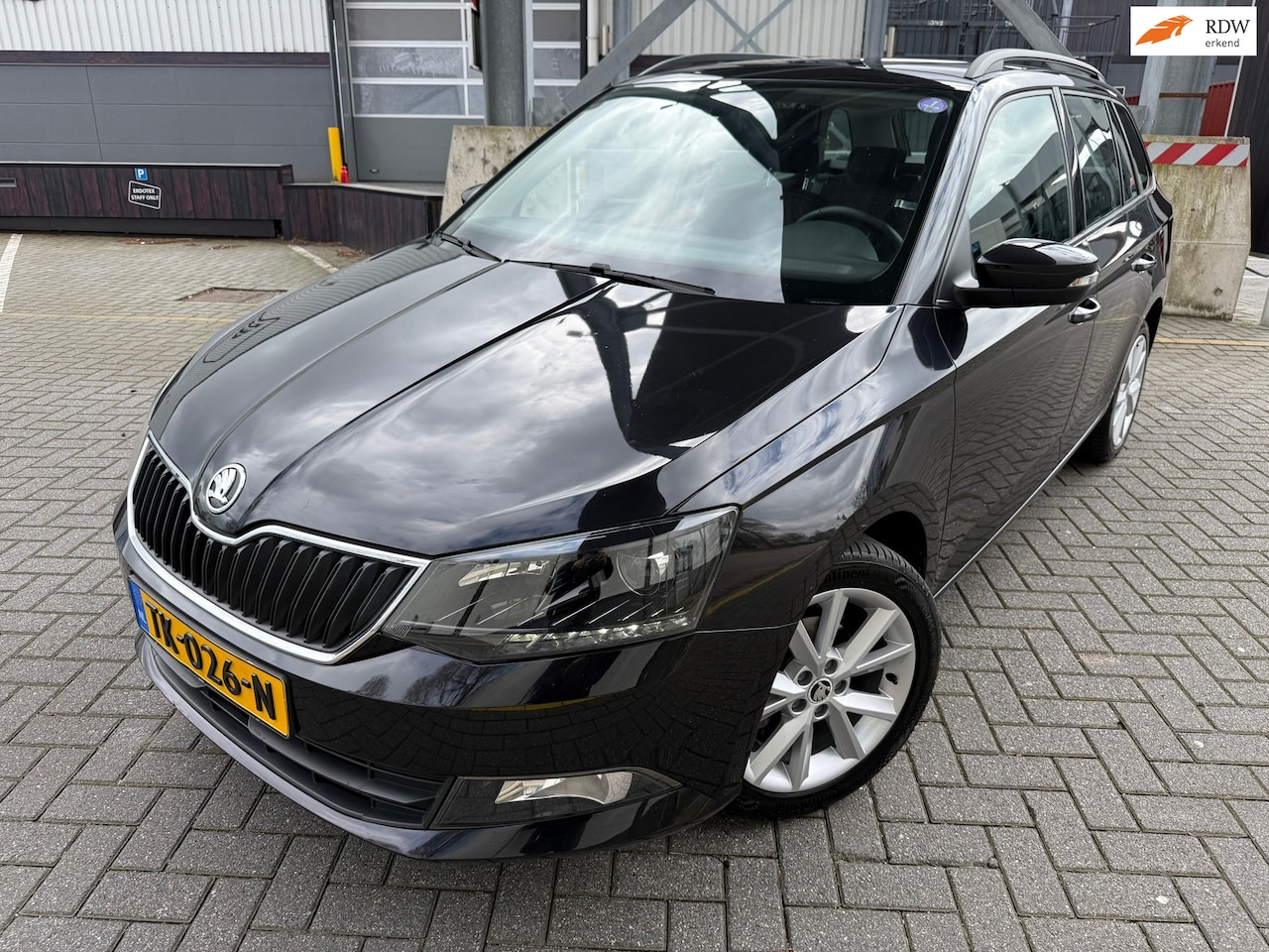 Skoda Fabia Combi - 1.2 TSI Drive*APK*NAP*CRUISE*ELKT-RAAM*PARK SENSOREN - AutoWereld.nl