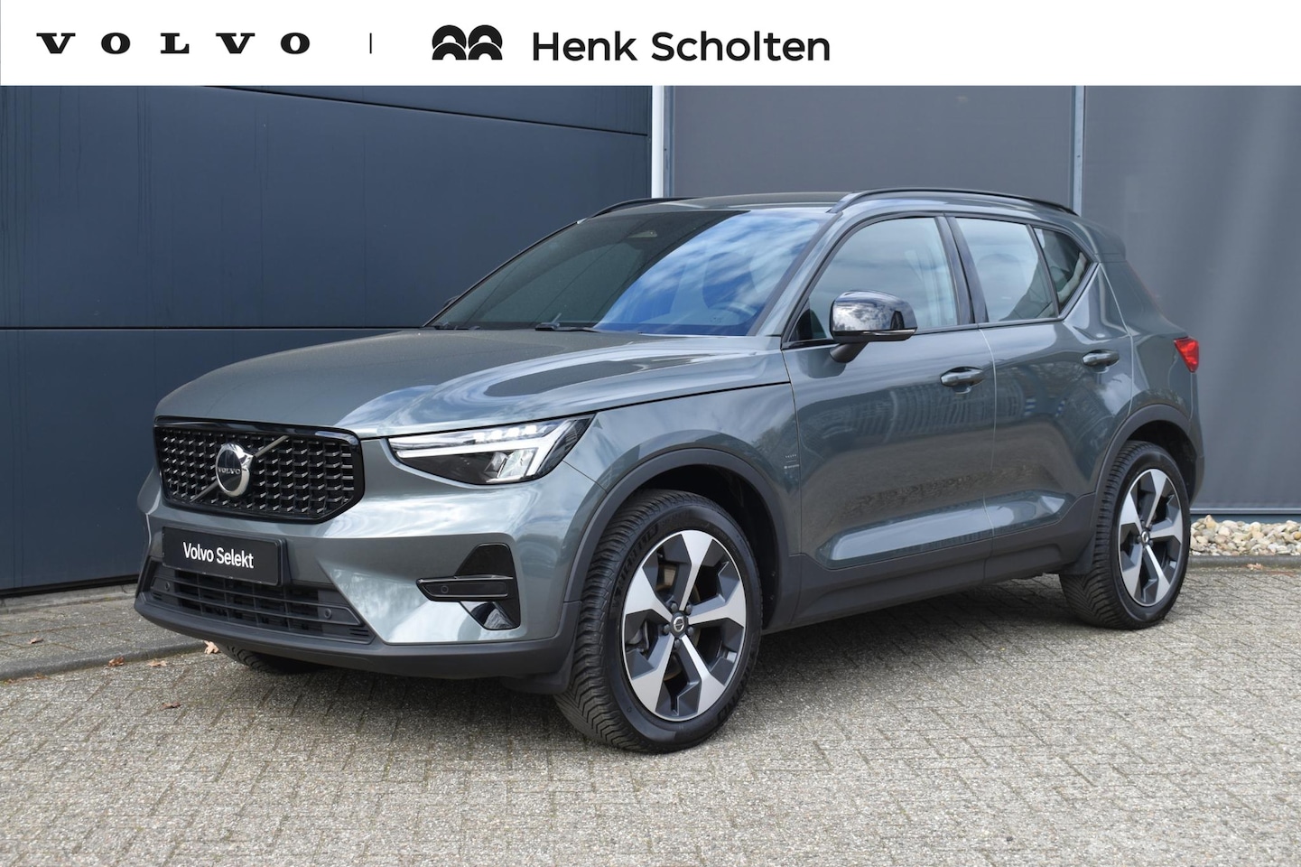 Volvo XC40 - B4 Plus Dark | Semi Elektrische Wegklapbare Trekhaak | Allseason banden | 19'' lichtmetale - AutoWereld.nl
