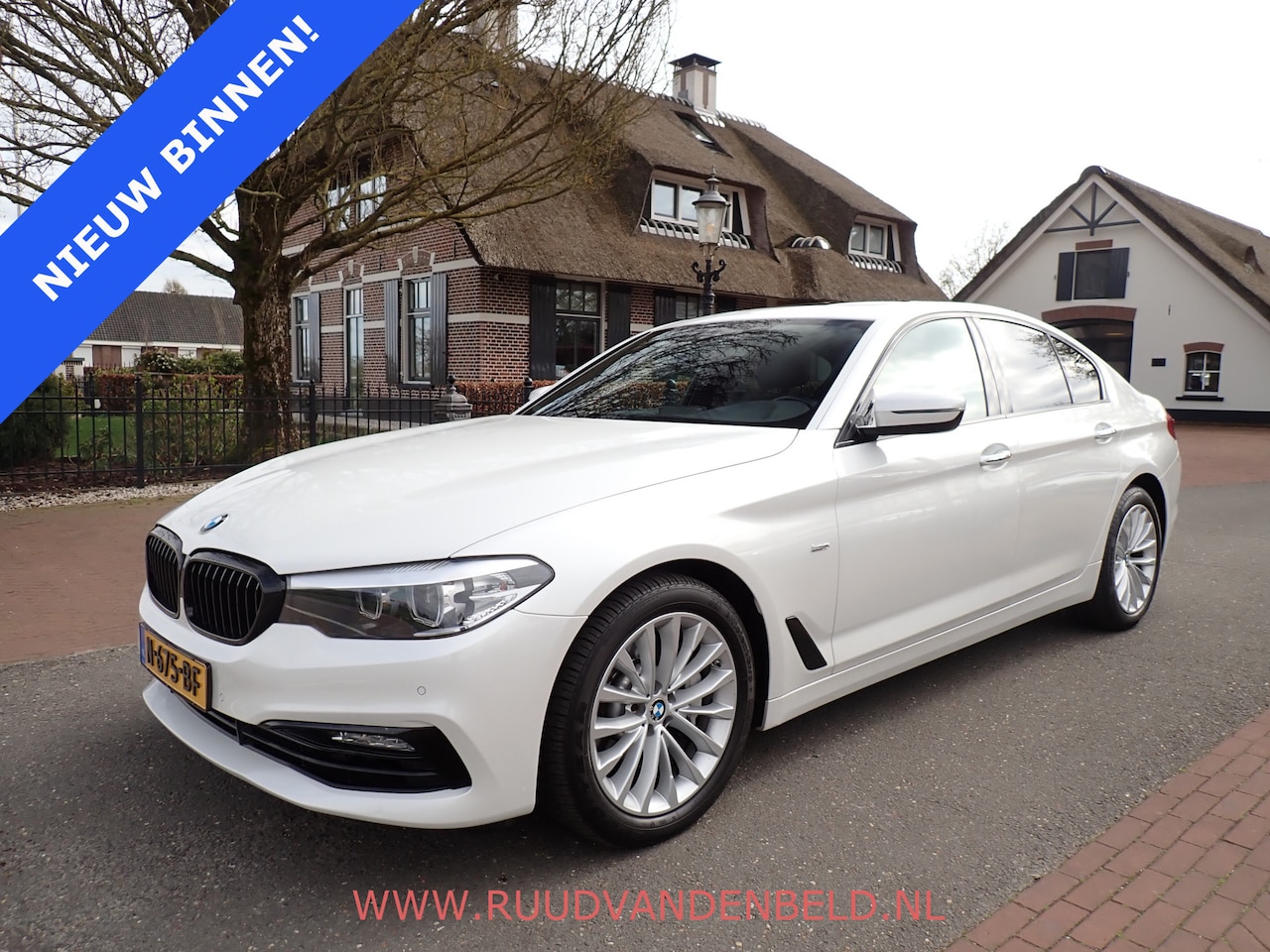 BMW 5-serie - 530d xDrive Luxery Line SCHUIFDAK / CRUISE / CARPLAY / SPORTLEER / NAVI - AutoWereld.nl