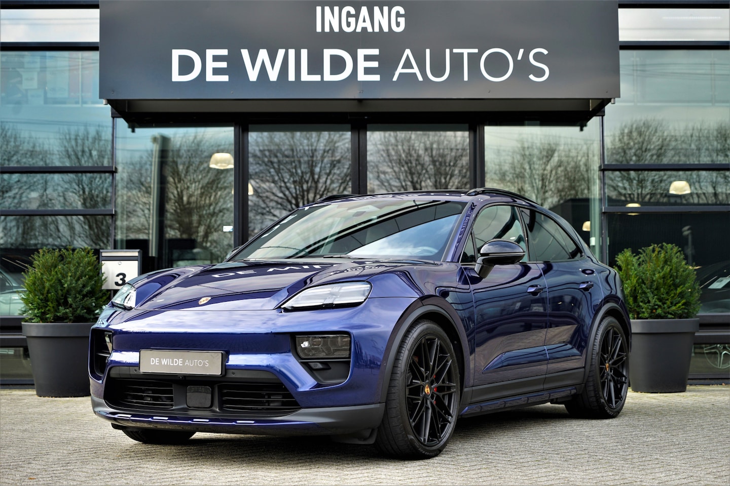 Porsche Macan - 4S 516pk Pano Luchtvering Achterasbesturing PassangerDisplay Trekhaak 18-weg Stoelventilat - AutoWereld.nl