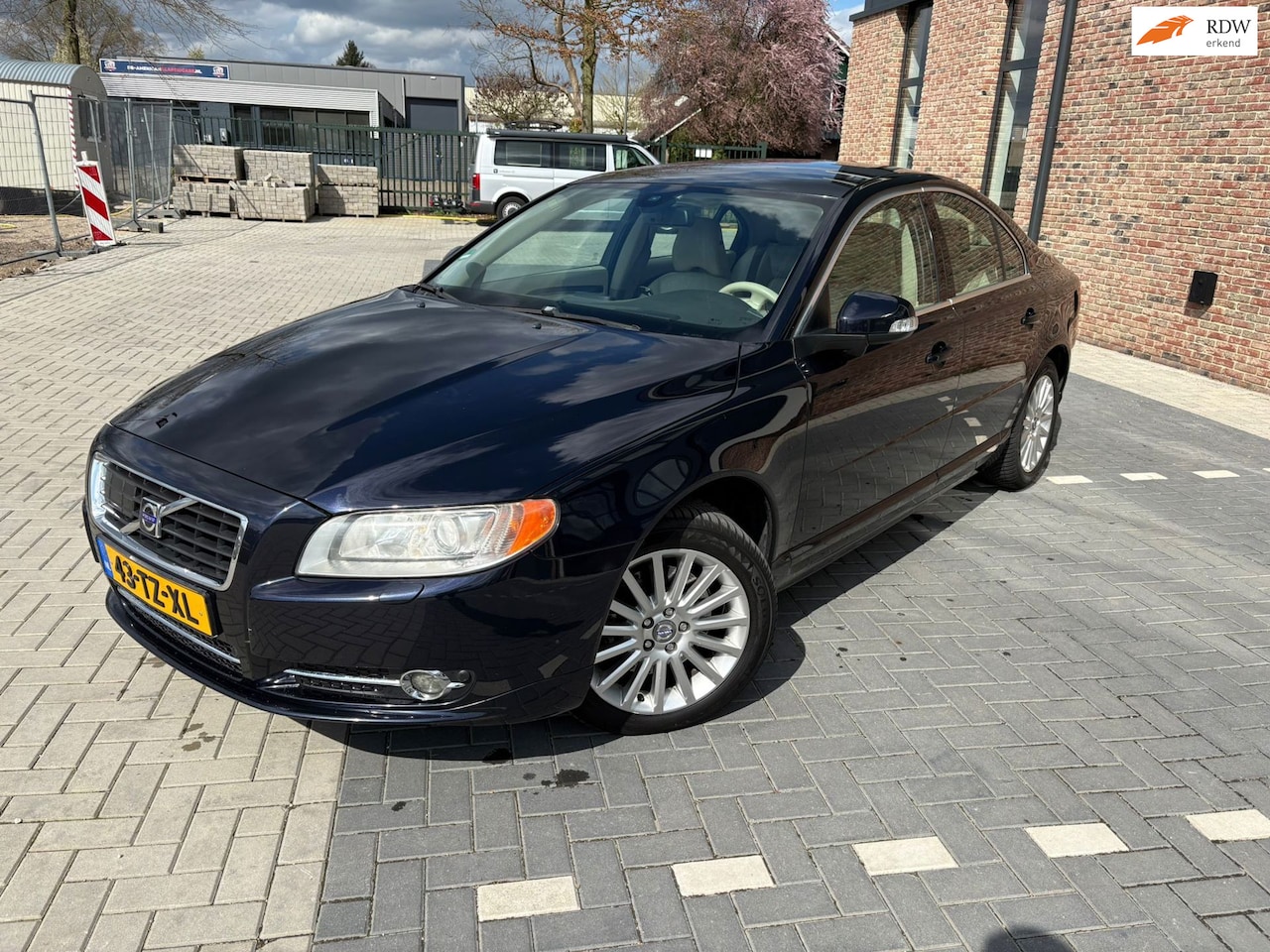 VOLVO S80
