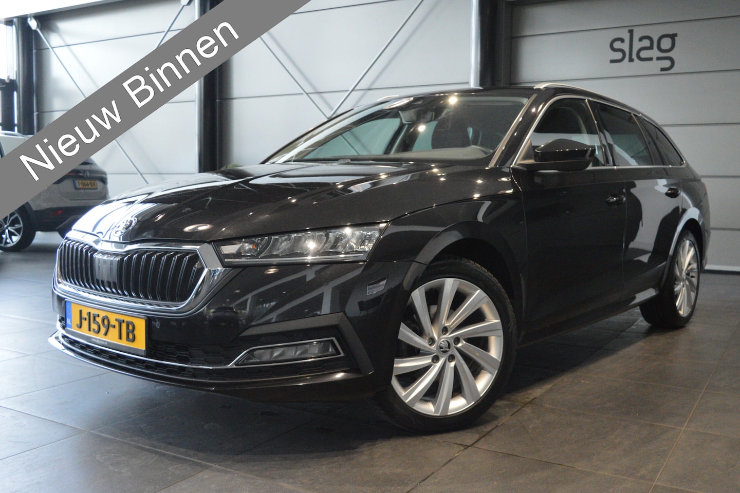 Skoda Octavia Combi - 2.0 TDI Style navi keyless camera trekhaak 18 inch !! - AutoWereld.nl