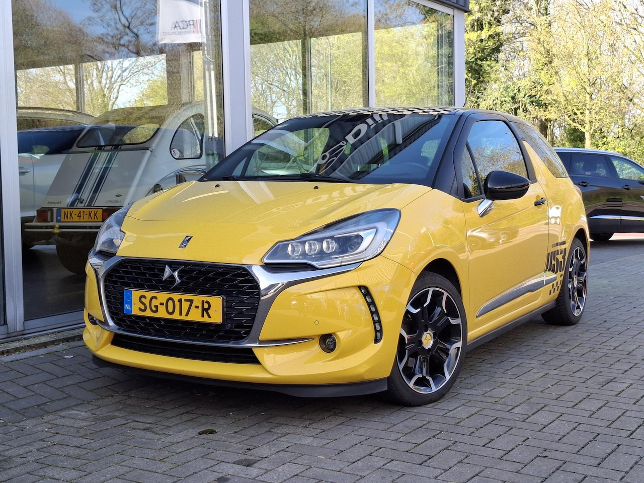 DS 3 - 1.2 130 Sport Chic Cam/Clima/Trekhaak - AutoWereld.nl