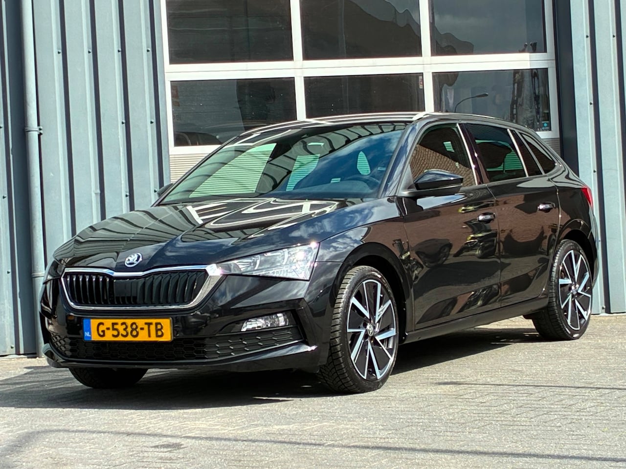 Skoda Scala - 1.5 TSI Sport Business Automaat Carplay Climatecontrole - AutoWereld.nl