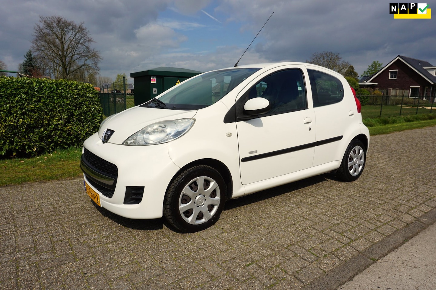 Peugeot 107 - 1.0-12V Millesim 200 AIRCO - AutoWereld.nl