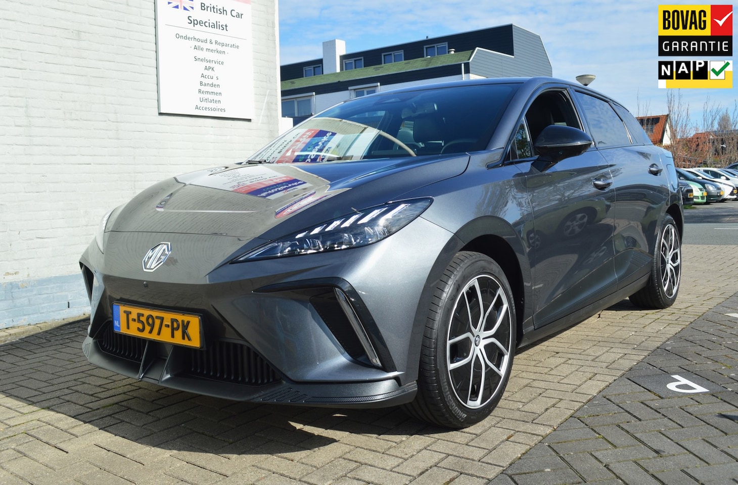 MG MG4 Electric - Luxury 64 kWh / 1e eigenaar / trekhaak / BOVAG RIJKLAARPRIJS - AutoWereld.nl