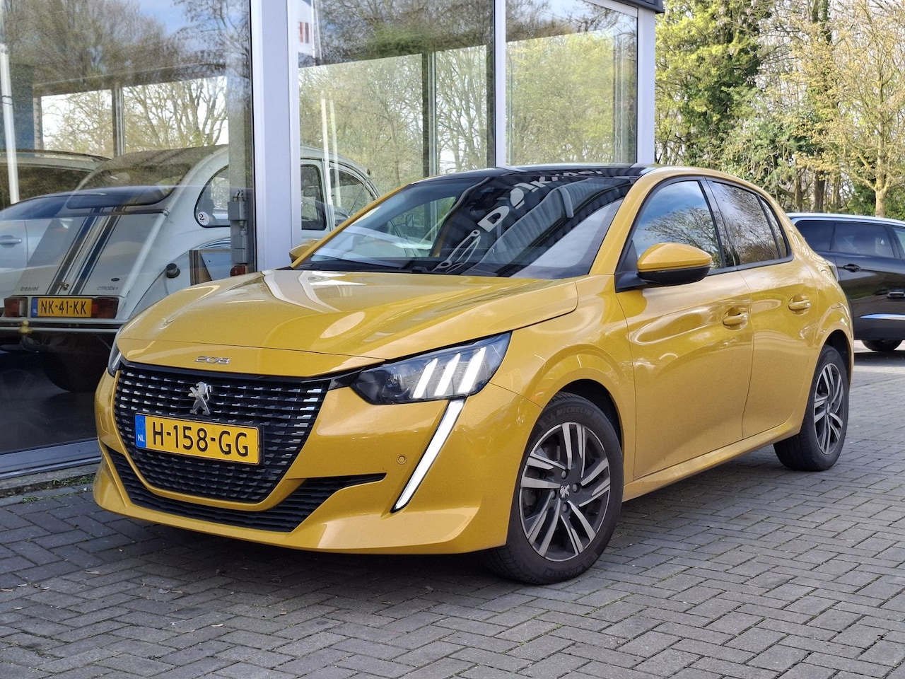 Peugeot 208 - 1.2 100 Allure Pano/Clima/Nav/LMV - AutoWereld.nl