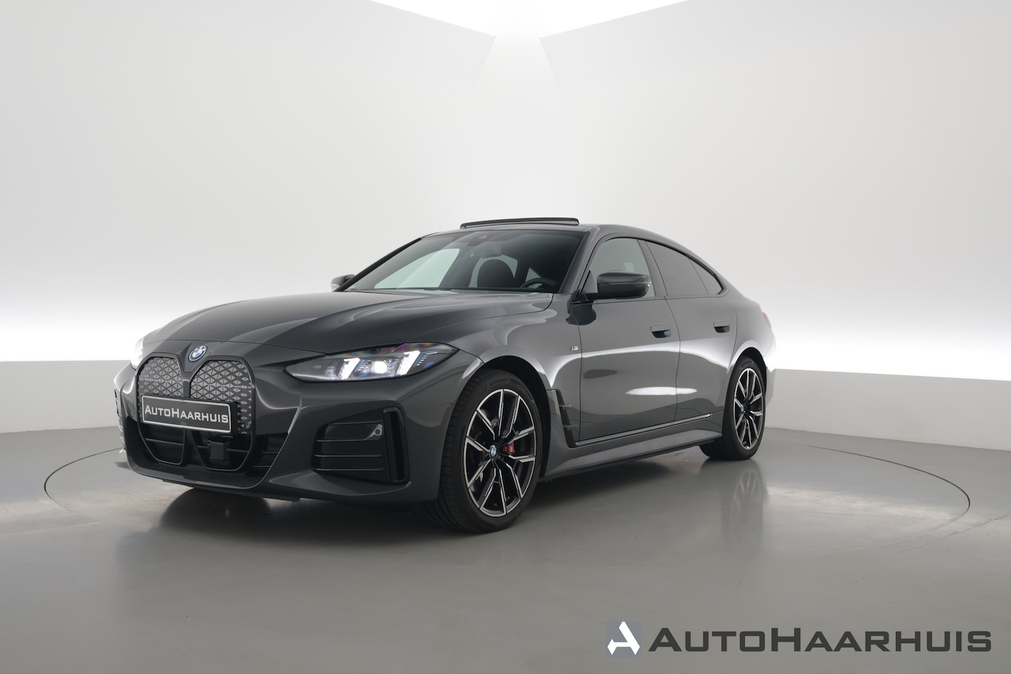 BMW i4 - eDrive40 M Sport Pro 84 kWh | S/K-Dak | Elek. Trekhaak | Shadowline | Widescreen | Adapt. - AutoWereld.nl