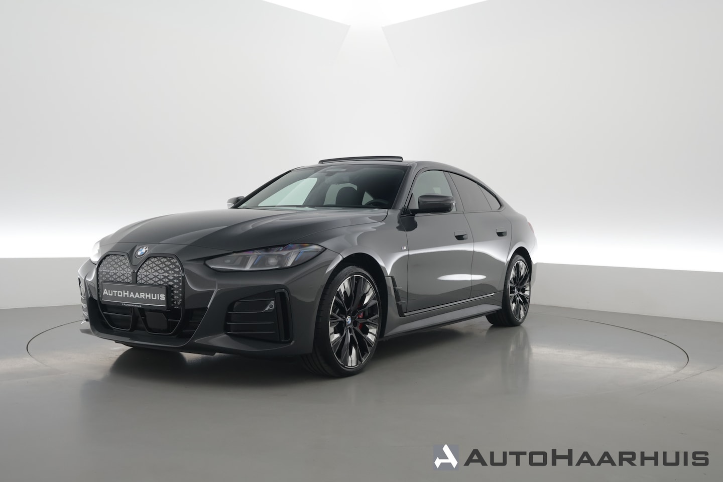 BMW i4 - eDrive40 M Sport Pro 84 kWh | S/K-Dak | Elek. Trekhaak | Shadowline | Widescreen | Innovat - AutoWereld.nl