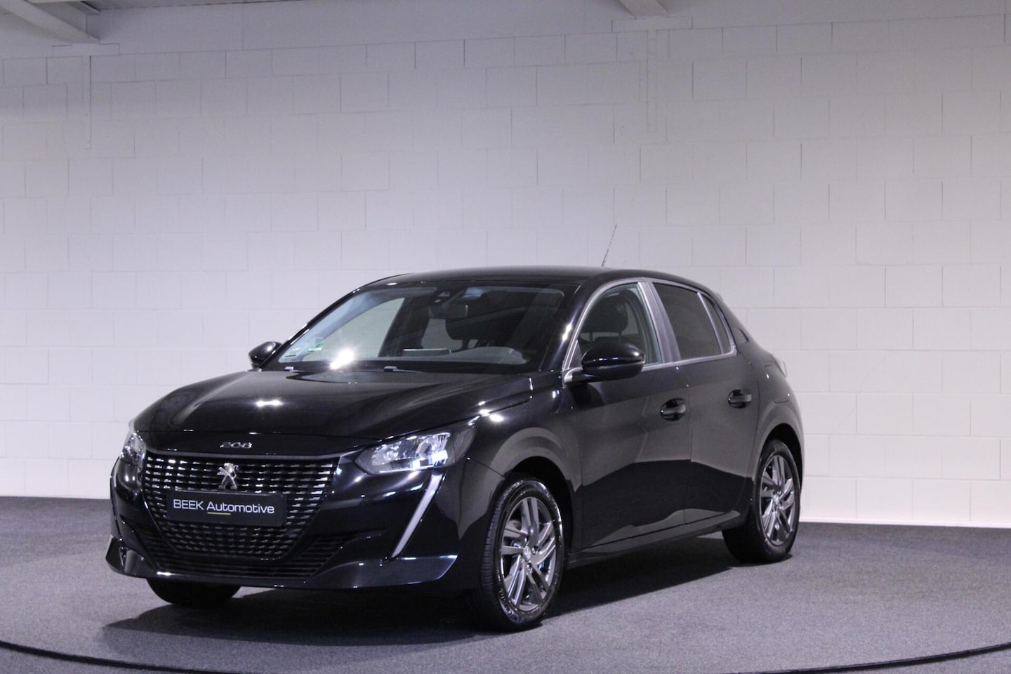 Peugeot 208 - 1.2 PureTech Allure | PDC | CarPlay | Stoelverwarming - AutoWereld.nl