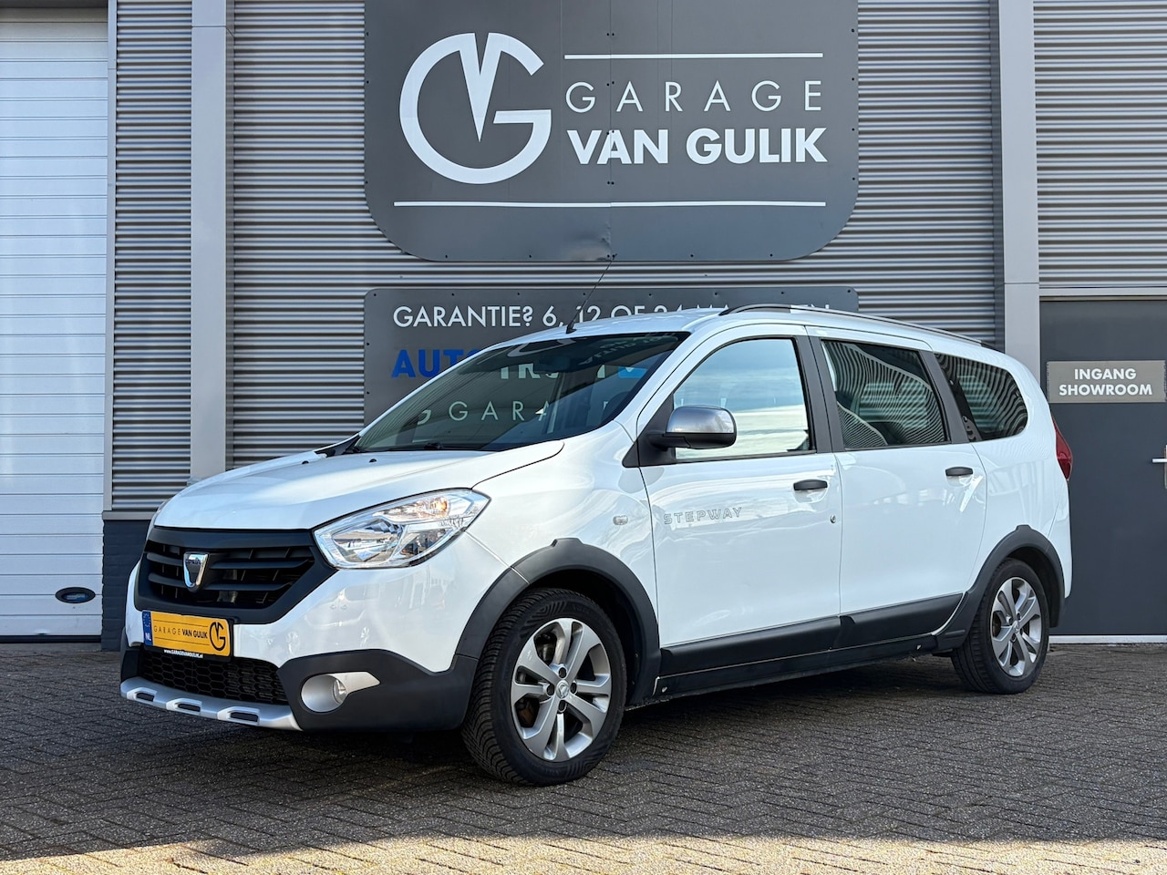 Dacia Lodgy - 1.2 TCe Stepway 116PK 7Pers,Trekhaak,Navi,Airco,Cruise,Isofix,Bluetooth,Multi-Stuur,Elektr - AutoWereld.nl