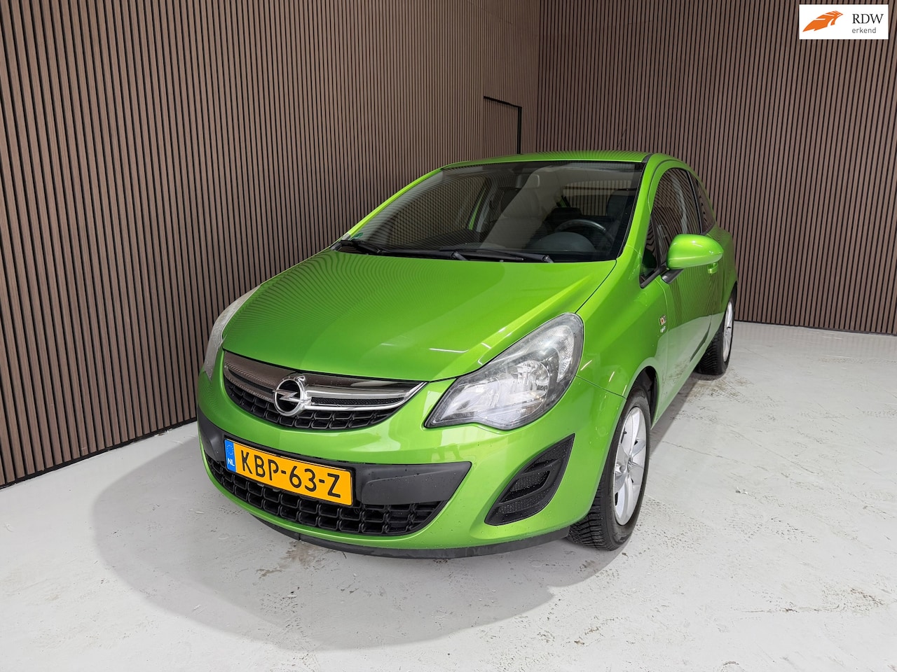 Opel Corsa - Unieke kleur 1.2-16V Selection - AutoWereld.nl