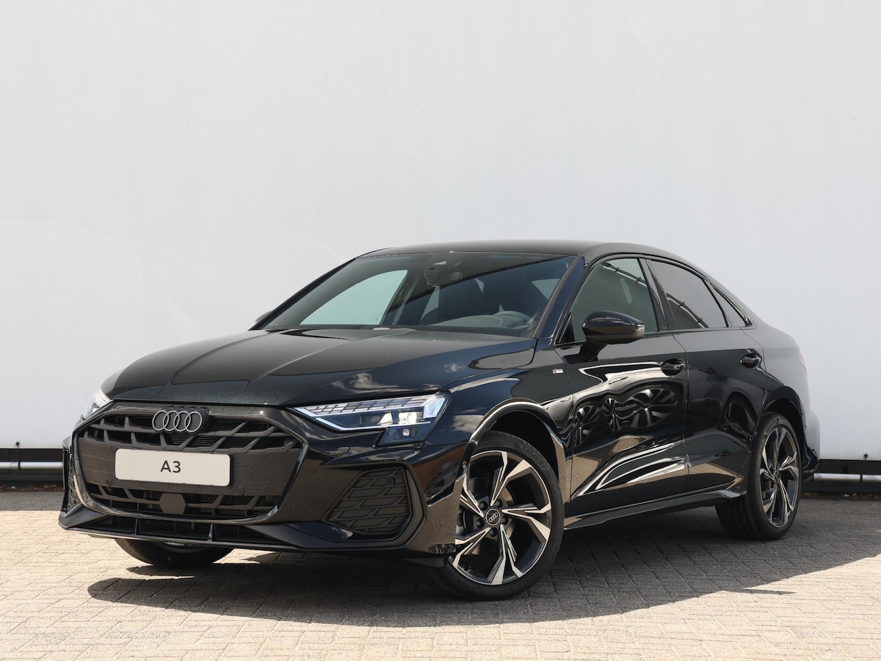 Audi A3 Limousine - S edition 30 TFSI 116 PK Limousine | SONOS | Comfortpakket plus | Privacy glas | - AutoWereld.nl