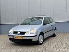 Volkswagen Polo - 1.4 Highline Automaat/ Panorama/ Trekhaak