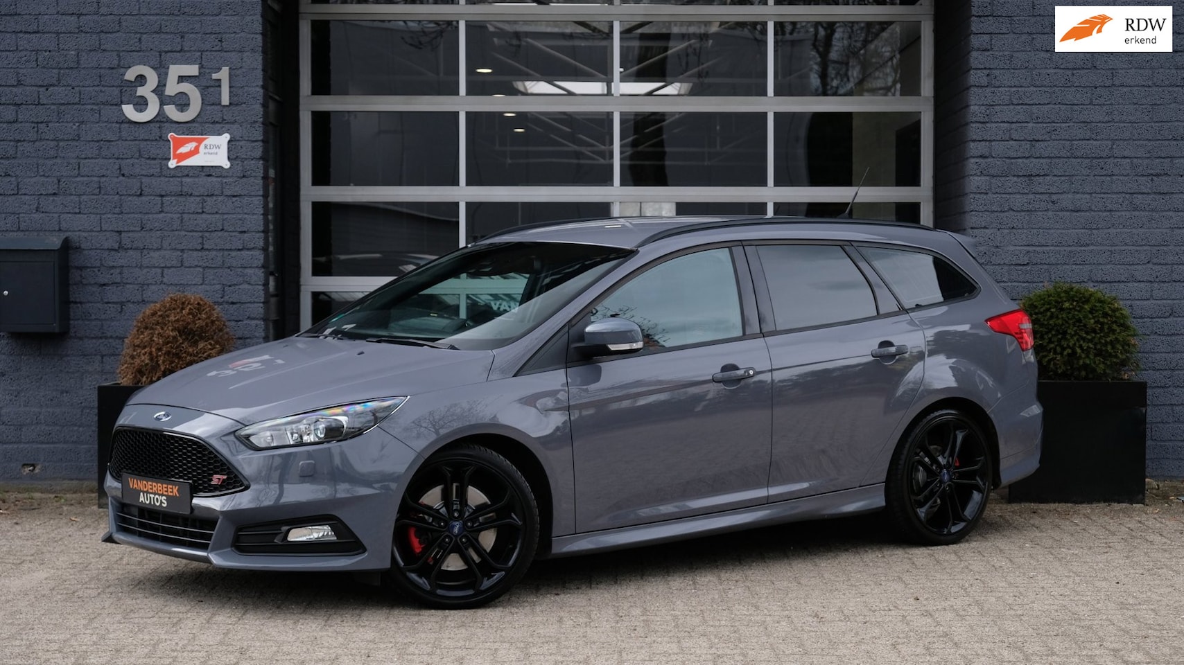 Ford Focus Wagon - 2.0 ST-3 250PK Stealth Grey Cruise|Navi|Sony|Xenon|Vol! - AutoWereld.nl