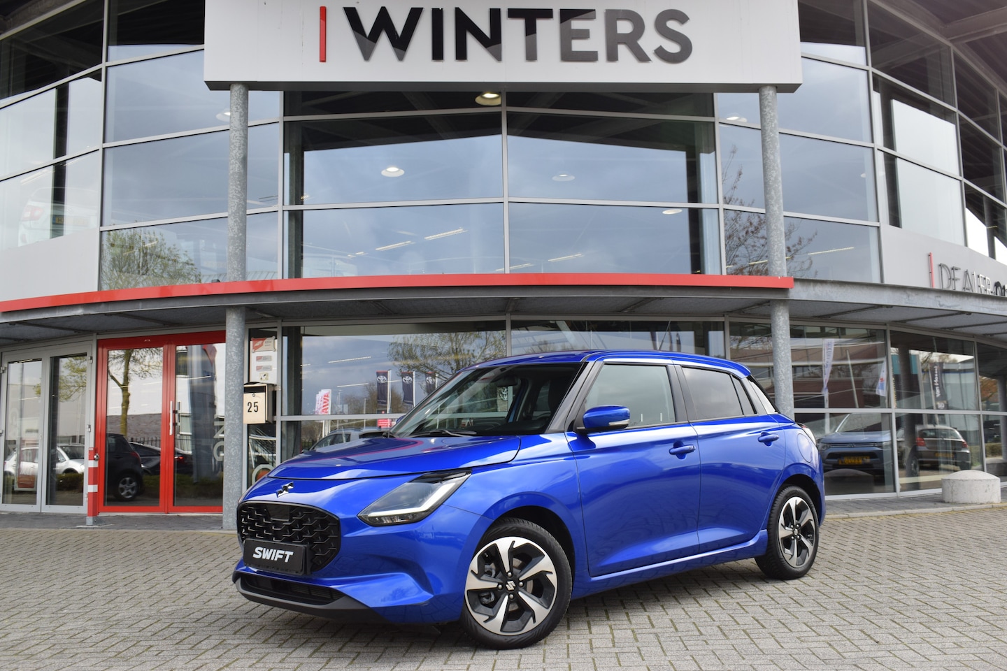 Suzuki Swift - 1.2 Style Smart Hybrid | Navigatie | Stoelverwarming | Camera | Climate Control | Tot 10Jr - AutoWereld.nl