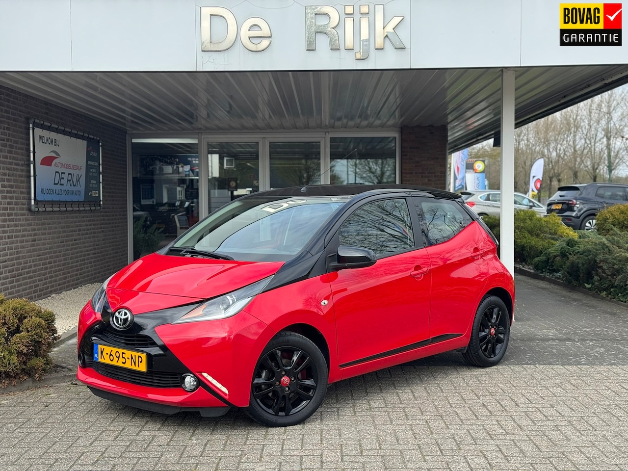 Toyota Aygo - 1.0 VVT-i x-pose | Leder, Navi, Camera, Airco, 15'' Lichtmetalen Velgen | Automaat | - AutoWereld.nl