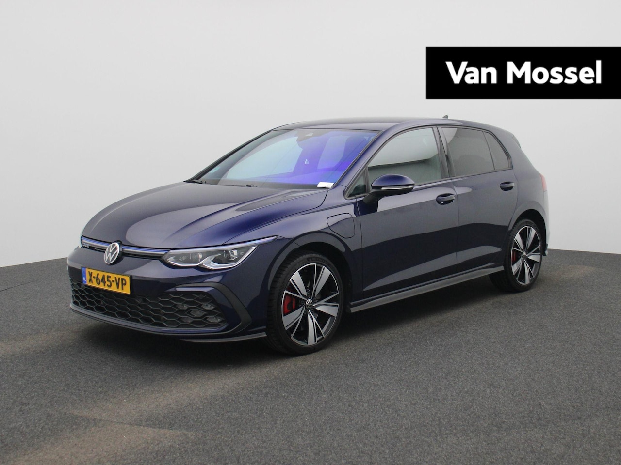 Volkswagen Golf - 1.4 eHybrid GTE AUTOMAAT | ADAPTIEVE CRUISE | STOEL & STUURVERWARMING | NAVIGATIE | APPLE - AutoWereld.nl