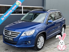 Volkswagen Tiguan - 2.0 TSI 200pk DSG Sport&Style R-line 4Motion Panoramadak Trekhaak Navigatie Camera Leer Xe