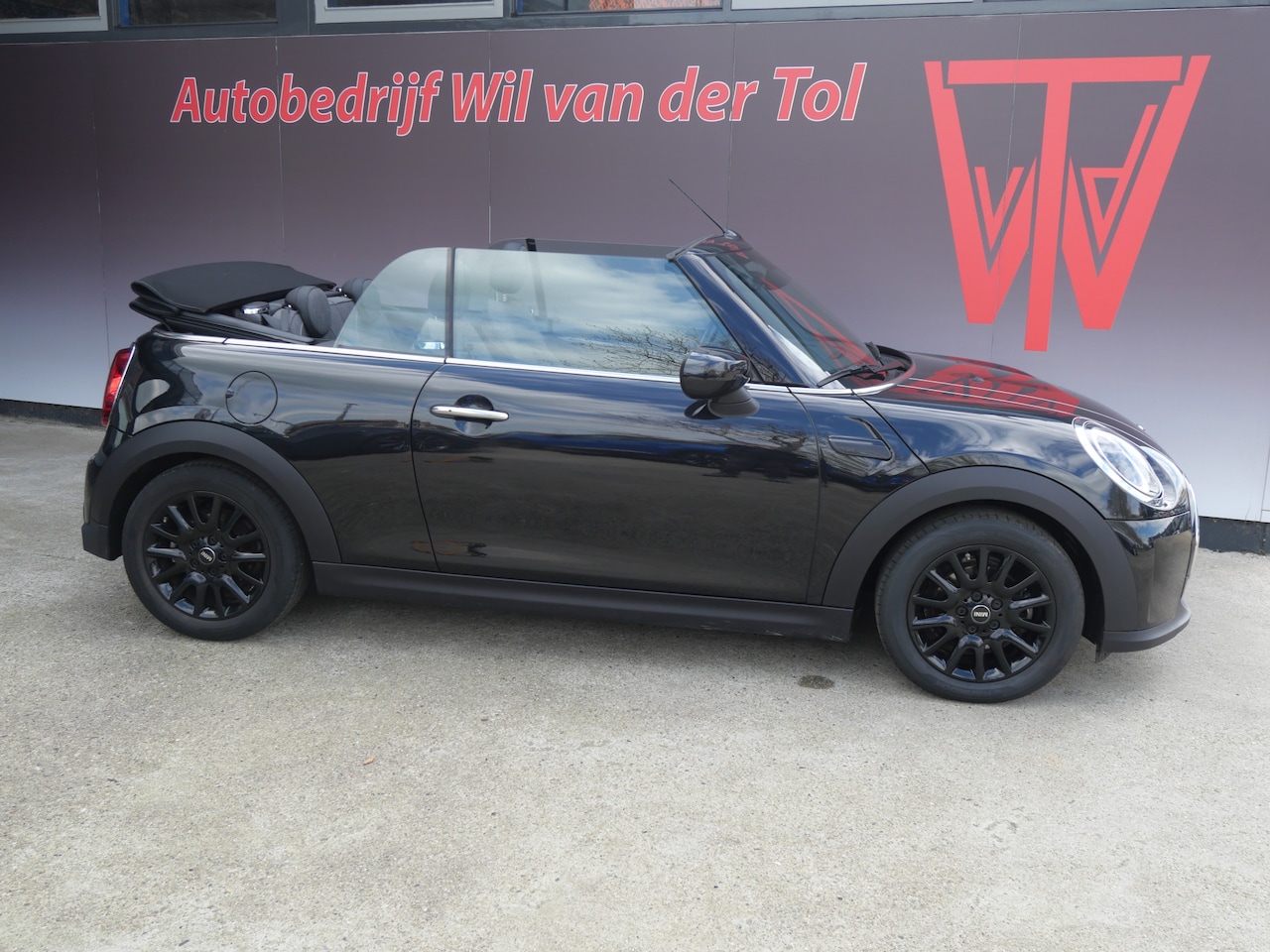 MINI Cabrio - 1.5 COOPER | AUTOMAAT | LED | HALF-LEER | FACELIFT | BTW-AUTO!! - AutoWereld.nl