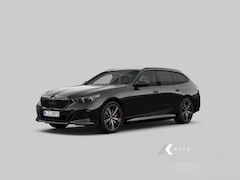 BMW 5-serie Touring - 550e xDrive M Sport Pro | Panorama | Harman/Kardon | Driving Ass. Plus | Trekhaak | Adapti
