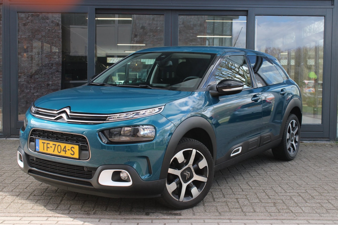 Citroën C4 Cactus - 1.2 PureTech Shine | Keyless | Camera | Cruise-control | Carplay | All-Season | DAB | - AutoWereld.nl