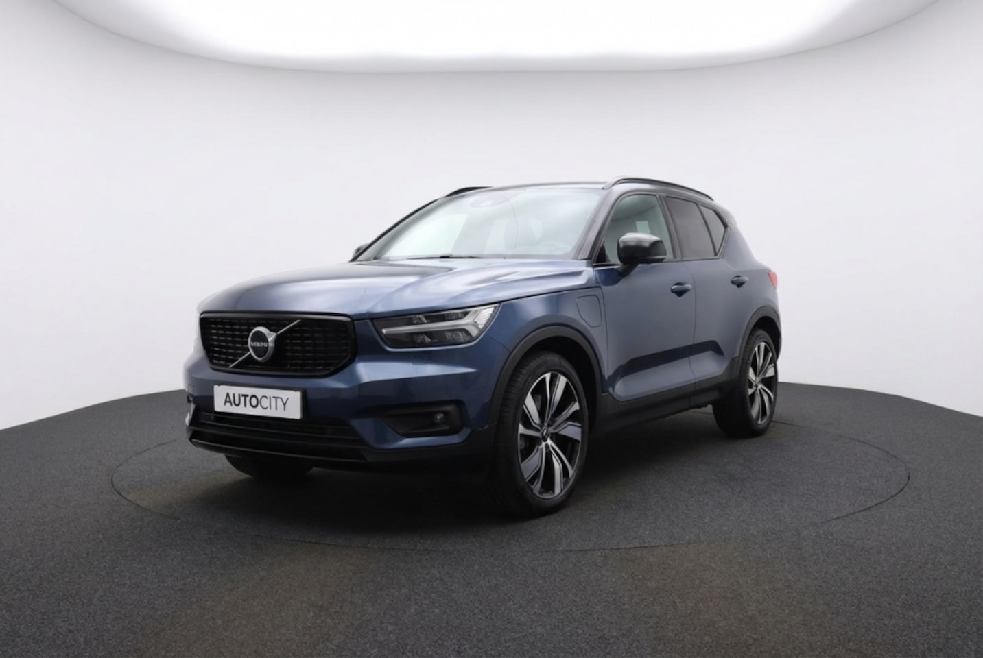 Volvo XC40 - T5 262pk R Design Recharge Plug-In Pano l Harmann l Memory l VOL - AutoWereld.nl