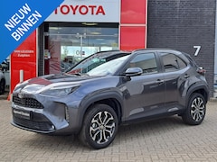 Toyota Yaris Cross - 1.5 Hybrid 115 First Edition STUUR EN STOELVERWARMING ADAPTIVE CRUISE CAMERA APPLE CAR PLA