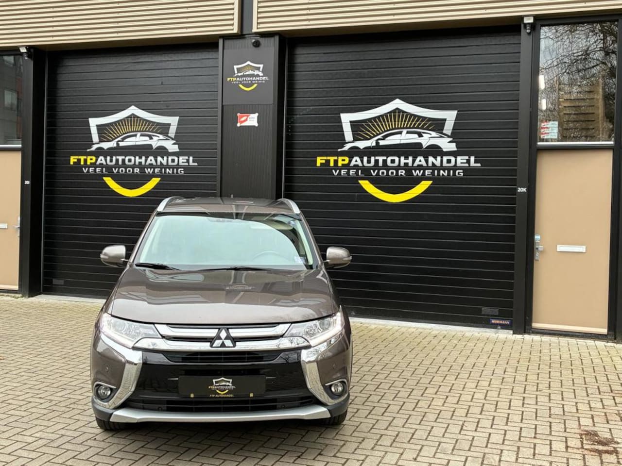 Mitsubishi Outlander - 2.0 Instyle Leer 7 zits stoelverwarming - AutoWereld.nl