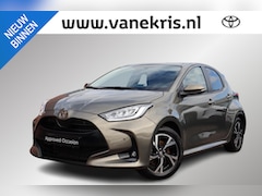 Toyota Yaris - 1.5 Hybrid 115 First Edition Limited Parkeersensoren, Stoelverwarming, Apple Carplay / And