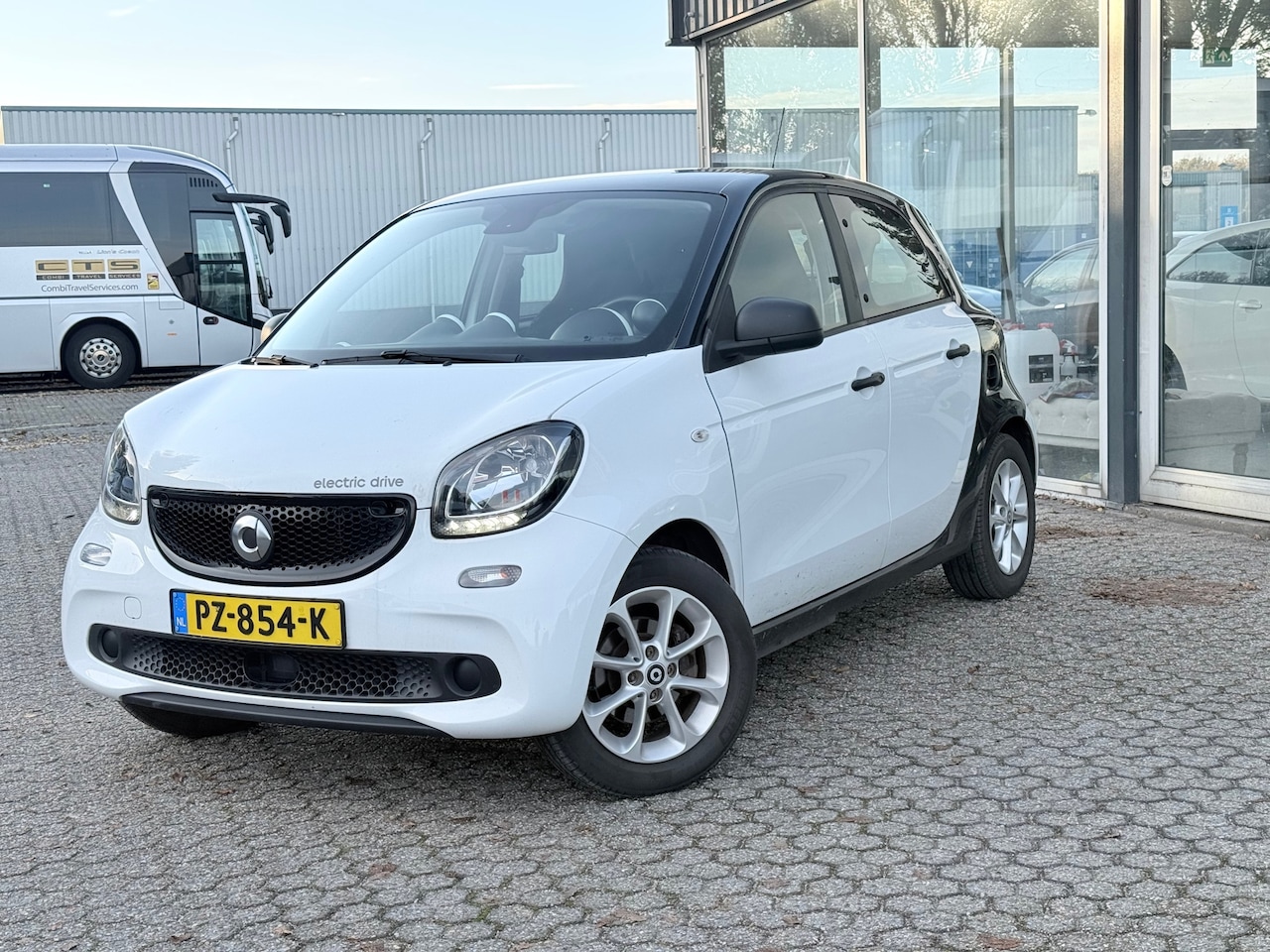 Smart Forfour - Electric drive pure 18 kWh Automaat - AutoWereld.nl