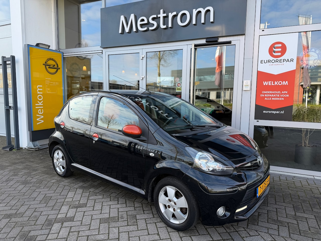 Toyota Aygo - 1.0 VVT-i Dynamic Orange / Automaat / Airco - AutoWereld.nl