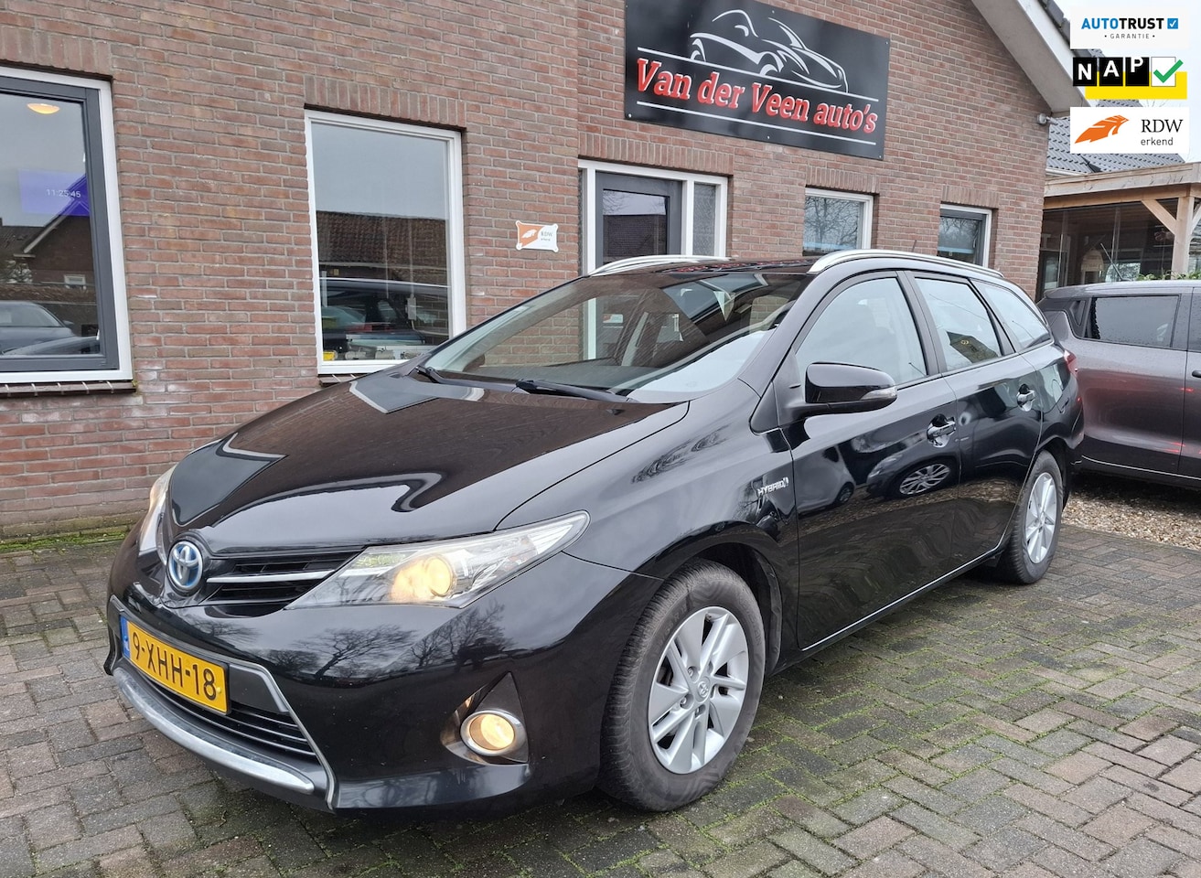 Toyota Auris Touring Sports - 1.8 Hybrid Aspiration. 1ste eigenaar, netjes en luxe uitgevoerd o.a. camera, navi, etc. - AutoWereld.nl