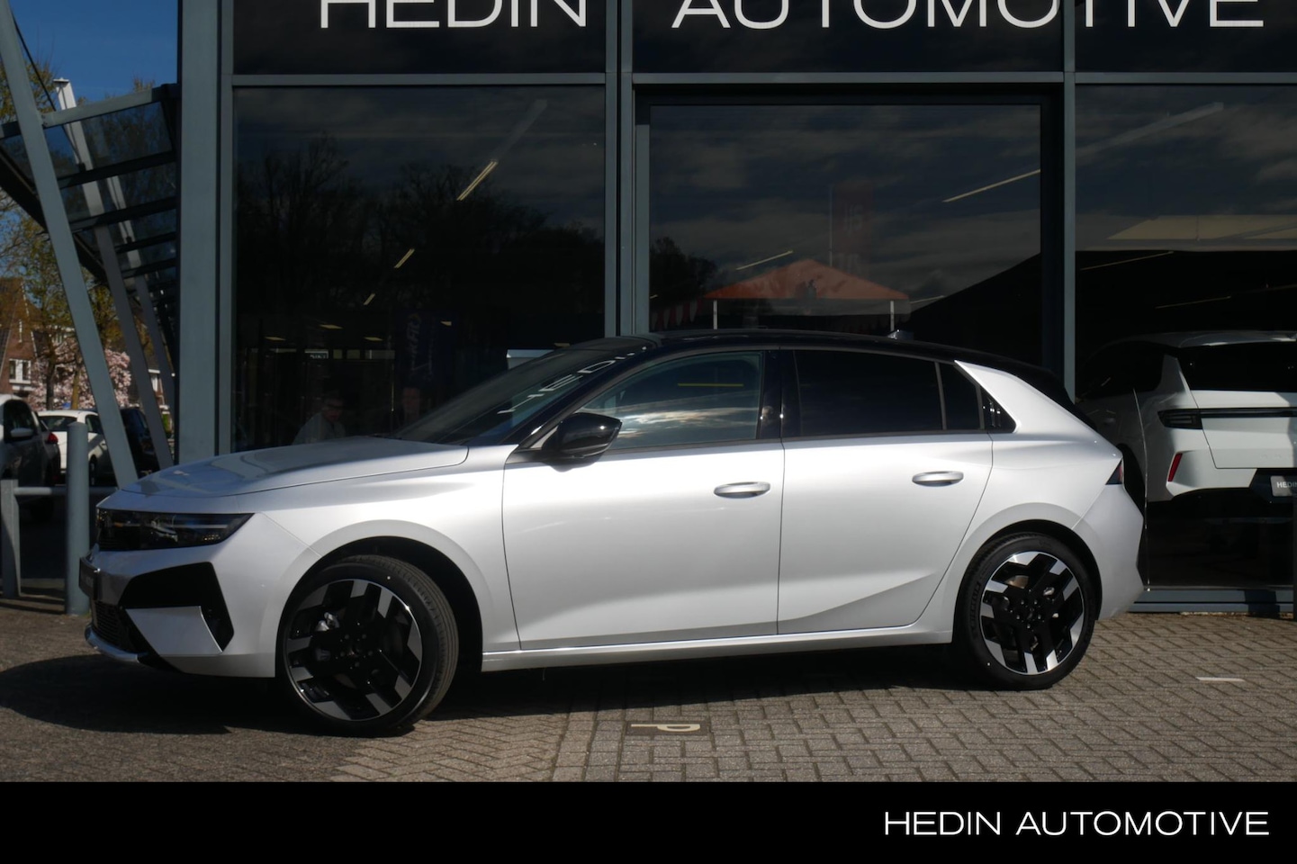 Opel Astra Electric - 54 kwh | Navigatie | Apple Carplay / Android Auto | Achteruitrijcamera | Airco | Voorstoel - AutoWereld.nl