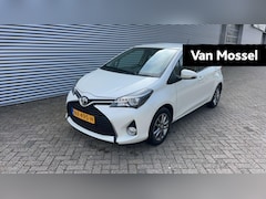 Toyota Yaris - 1.3 VVT-i Lounge | Trekhaak | Camera | Navi | Auto Airco | Dealer onderhouden