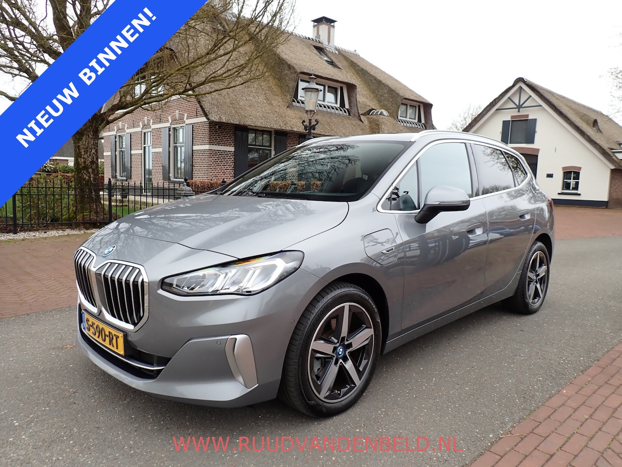 BMW 2-serie Active Tourer - 225e xDrive SCHUIFDAK / TREKHAAK / CARPLAY / CRUISE / LEER/ NAVI - AutoWereld.nl