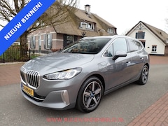 BMW 2-serie Active Tourer - 225e xDrive SCHUIFDAK / TREKHAAK / CARPLAY / CRUISE / LEER/ NAVI