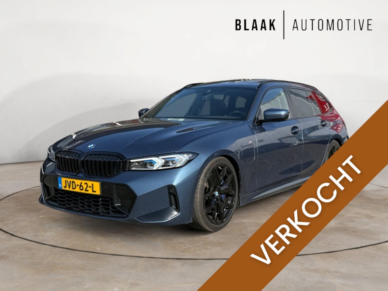 BMW 3-serie Touring - 330e | M-Sport | pano innovation | elektrische trekhaak | head-up - AutoWereld.nl