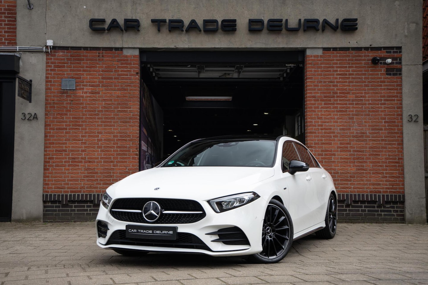Mercedes-Benz A-klasse - 180 AMG Pano / Camera / Ambi - AutoWereld.nl