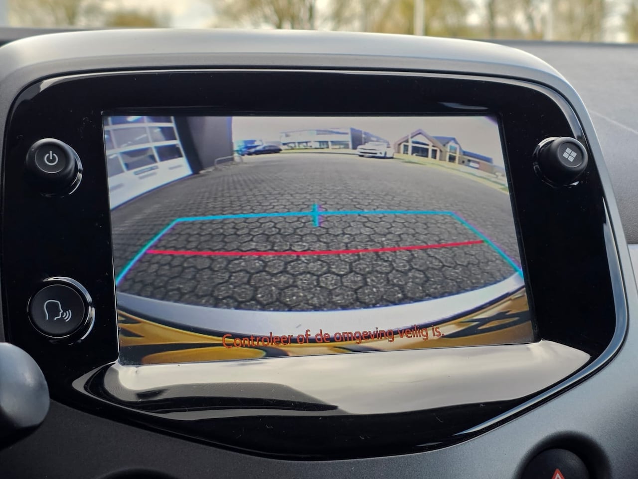 Toyota Aygo - 72pk 5drs x-joy | Parkeercamera | Climate Control | Bluetooth - AutoWereld.nl