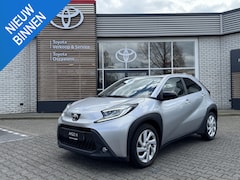 Toyota Aygo X - MT-FIRST STOELVERW APPLE/ANDROID 17" LM-VELGEN CLIMA AD-CRUISE PRIVACY-GLASS