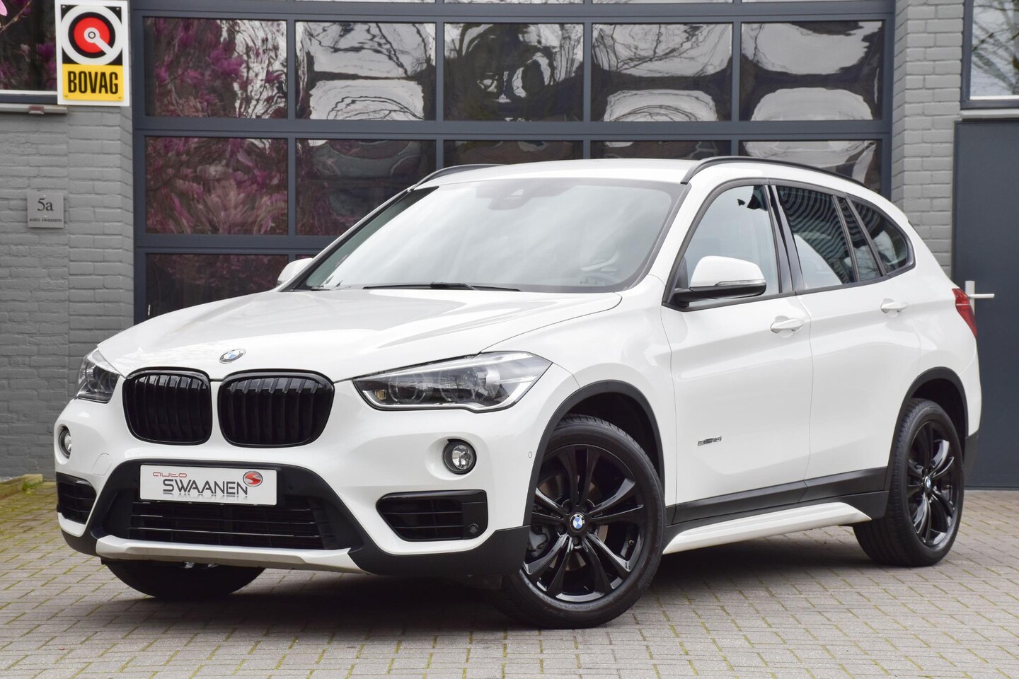 BMW X1 - sDrive18i High Executive | Sport line | ACC | Leer - AutoWereld.nl