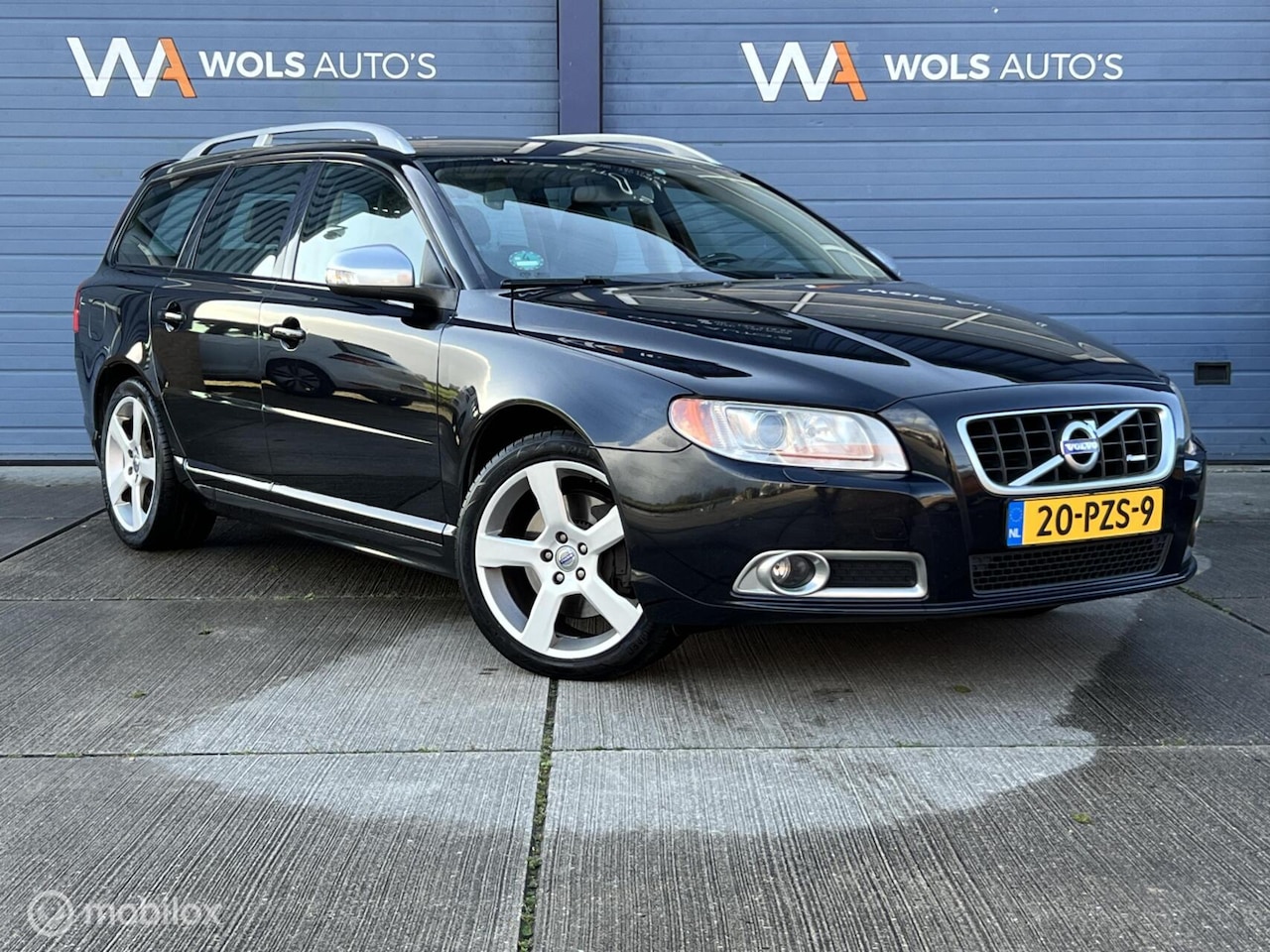 Volvo V70 - 2.0T R-Edition / NETJES / APK 04-2027 / 2e EIGENAAR! - AutoWereld.nl