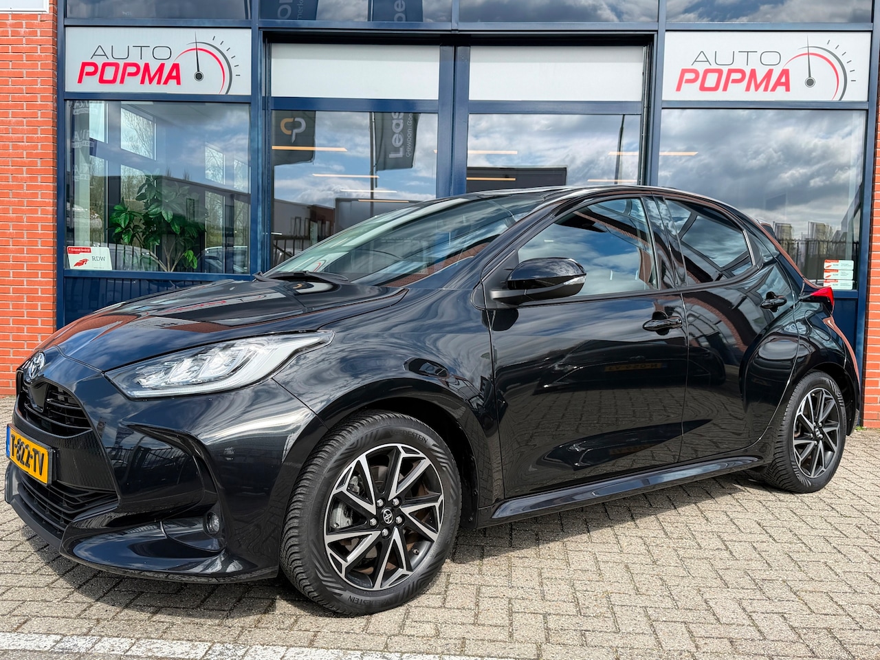 Toyota Yaris - 1.5 Hybrid Dynamic Automaat / Trekhaak / Stoelverw. / Apple - Android Navi / LM / 4 seiz. - AutoWereld.nl