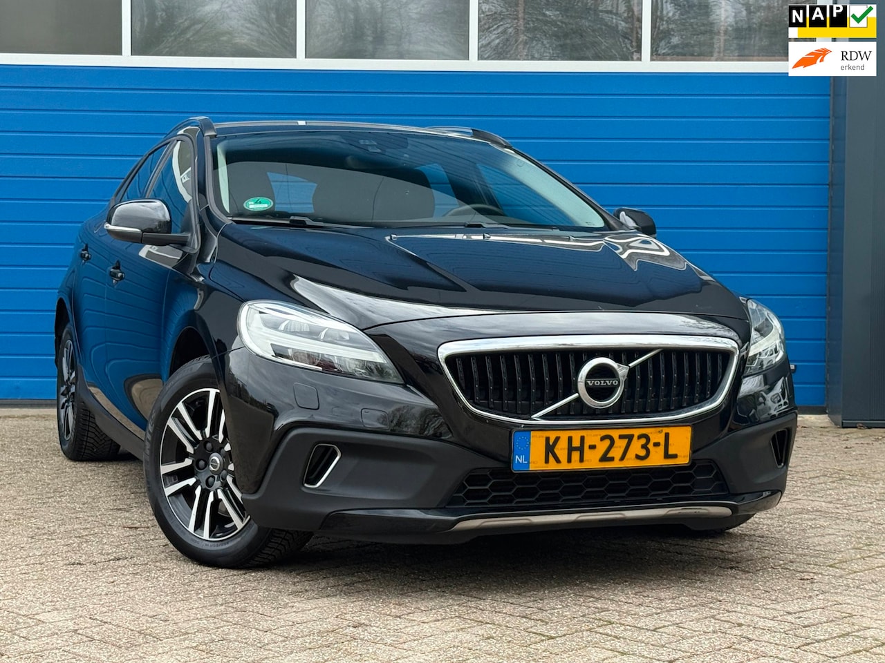 Volvo V40 Cross Country - 1.5 T3 Momentum Automaat|Navi|Climate - AutoWereld.nl