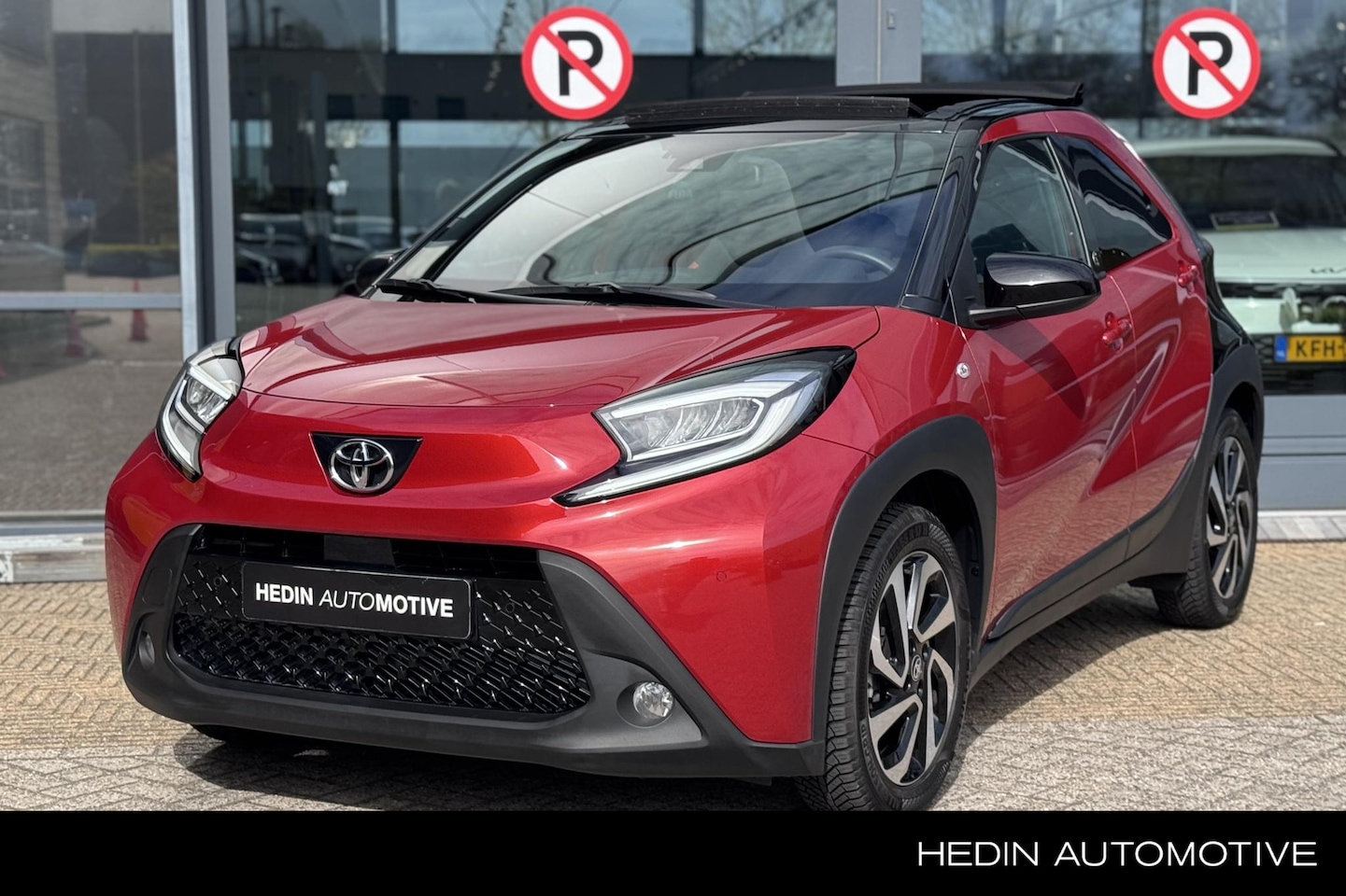 Toyota Aygo X - 1.0 VVT-i S-CVT Envy Automaat | Elektrisch vouwdak | Navigatie | Camera | Climate control - AutoWereld.nl