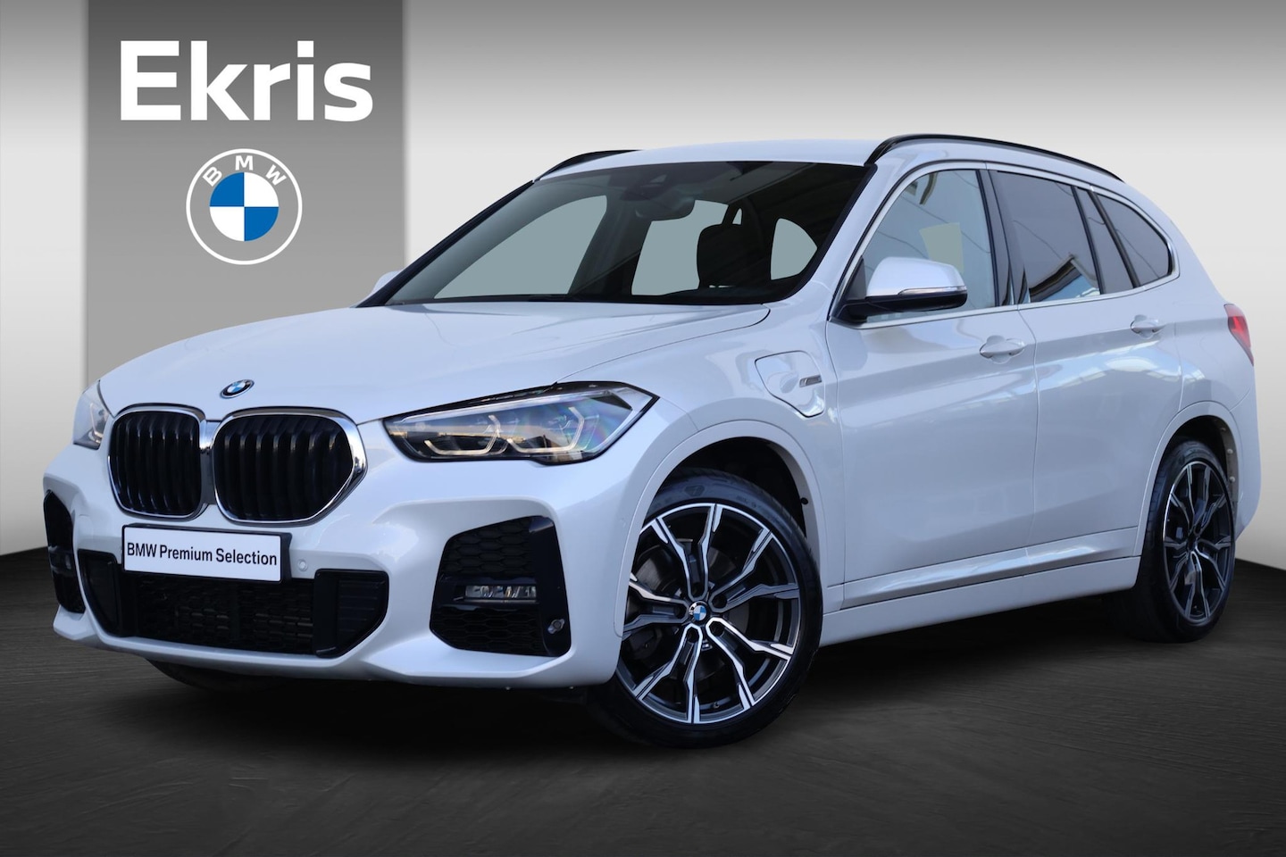 BMW X1 - xDrive25e / M-Sport Pakket / Pano Dak / Trekhaak / Stoelverwarming Voor / - AutoWereld.nl