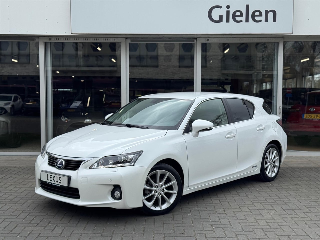 Lexus CT 200h - | Parelmoer wit, Parkeersensoren voor + achter, Stoelverwarming, Climate control, Cruise c - AutoWereld.nl