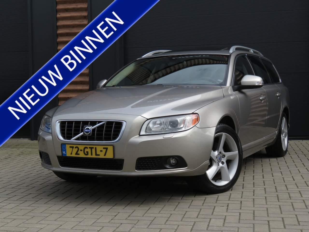 Volvo V70 - 2.0 Summum Airco Cr-Control Schuifdak Trekh Youngtimer - AutoWereld.nl