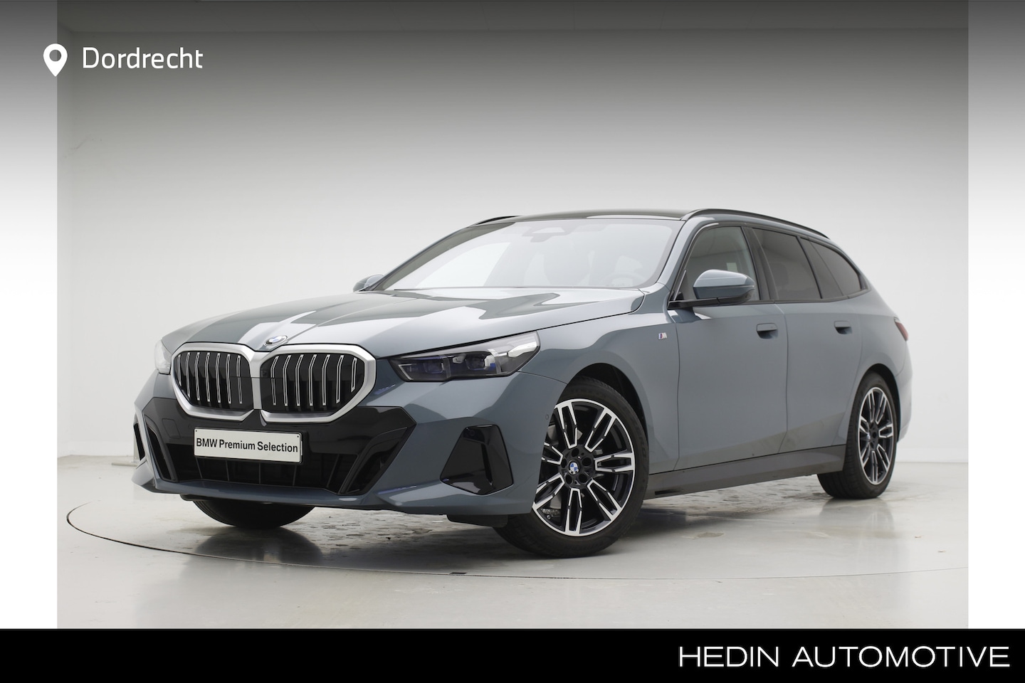 BMW 5-serie Touring - 520i M-Sport | 19" | Panorama | Driving Assistant Plus | Harman Kardon | Trekhaak - AutoWereld.nl